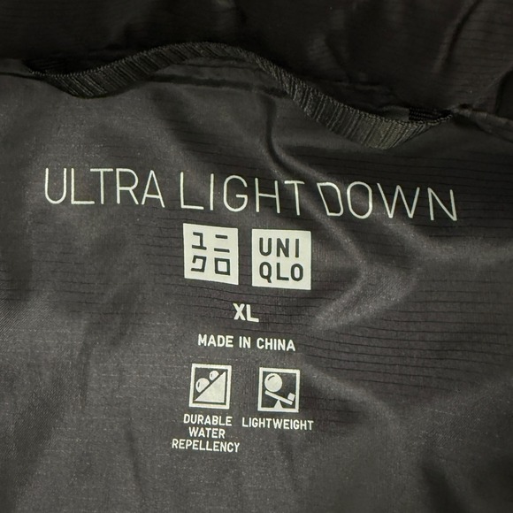 Uniqlo Ultra Light Down Hooded Puffer Jacket Mens XL Black Water Repellent - Picture 2 of 9